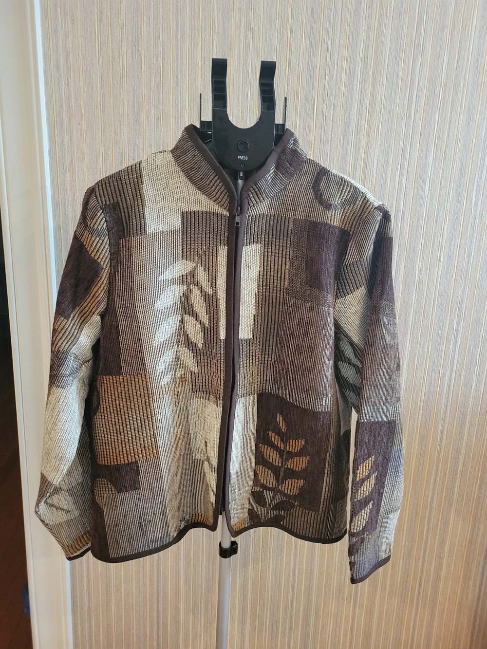 Coldwater Creek Neutral Toned Zip-Front Tapestry Leaf Pattern Cardigan NWT Large